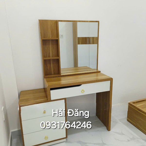 ban-trang-diem-1